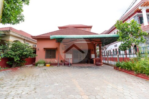 4 Bedroom House For Rent - Near National Road 6