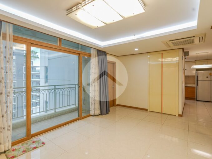 16th Floor 2 Bedroom Condo For Sale - De Castle Royal