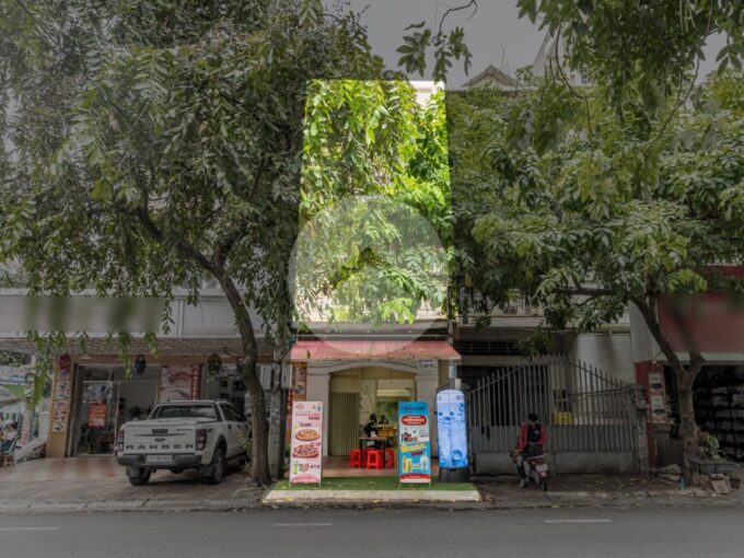 5 Bedroom Shophouse  For Sale - BKK3