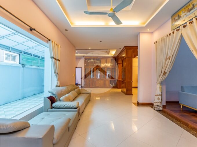 5 Bedroom Villa For Rent - Bassac Garden City