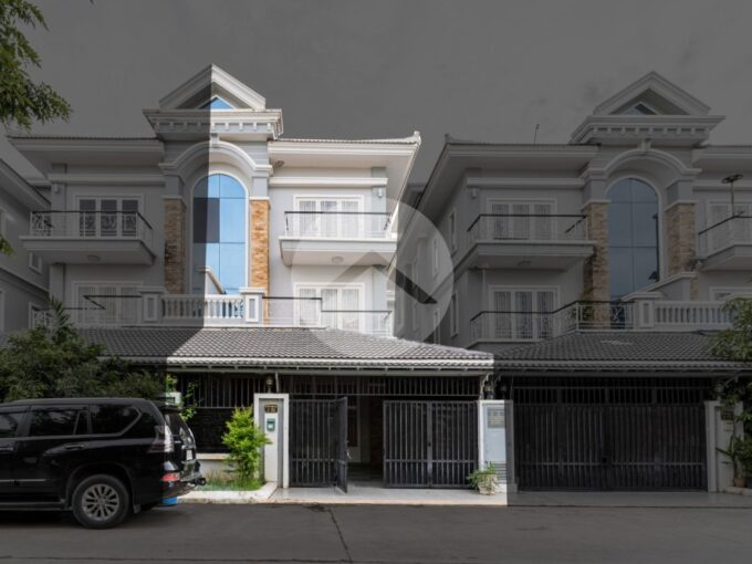 4 Bedroom Twin Villa  For Rent - Chrang Chamres 1