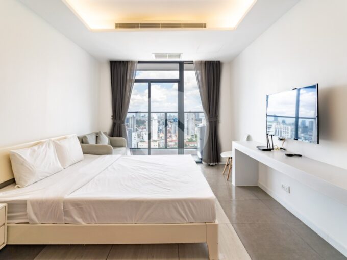 40 Sqm Studio  Condo For Rent - The Penthouse