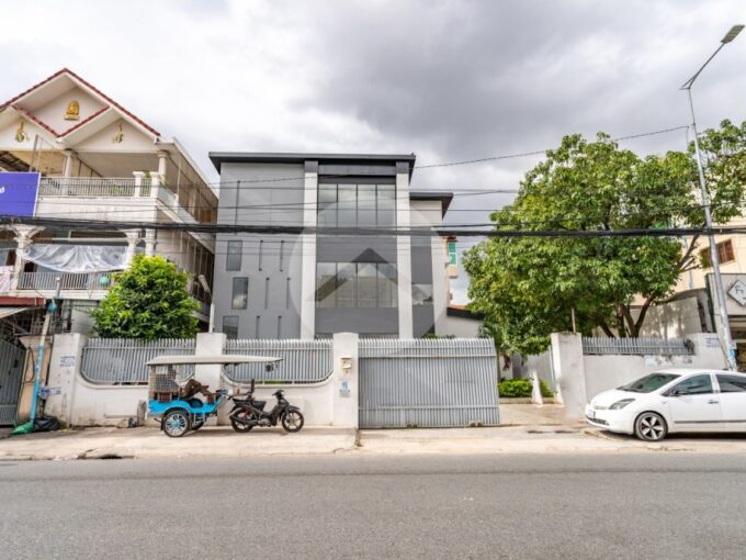 650 Sqm Commercial Building For Rent - Toul Kork
