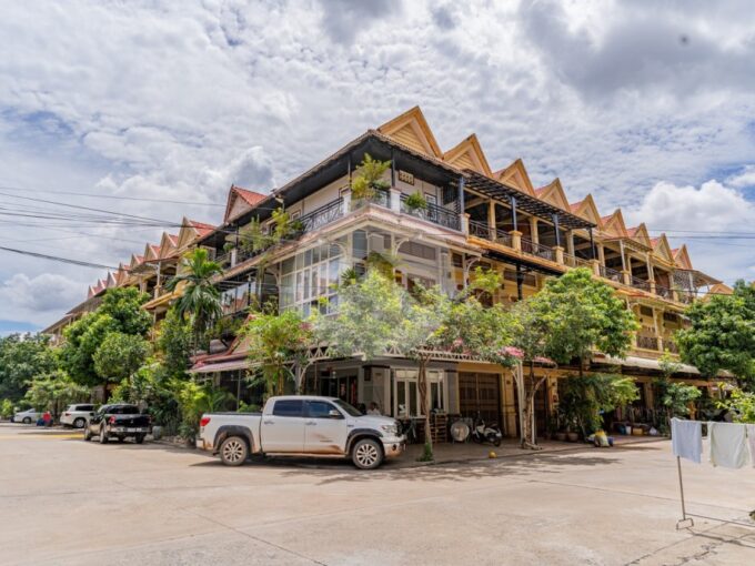 5 Bedroom Corner Shophouse For Sale -Borey New World