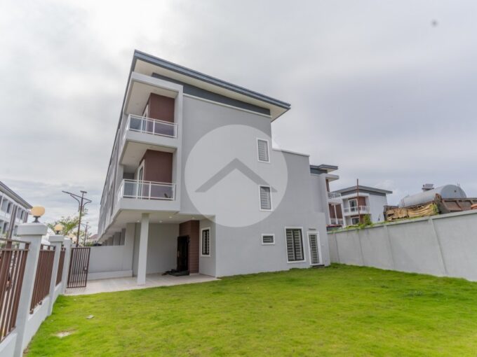 3 Bedroom Corner Villa For Sale - Borey La Palm Residences