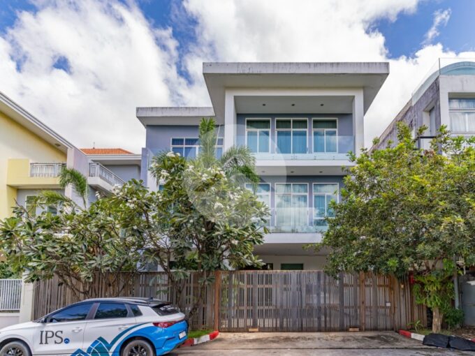 7 Bedroom Villa For Rent - Elite Town