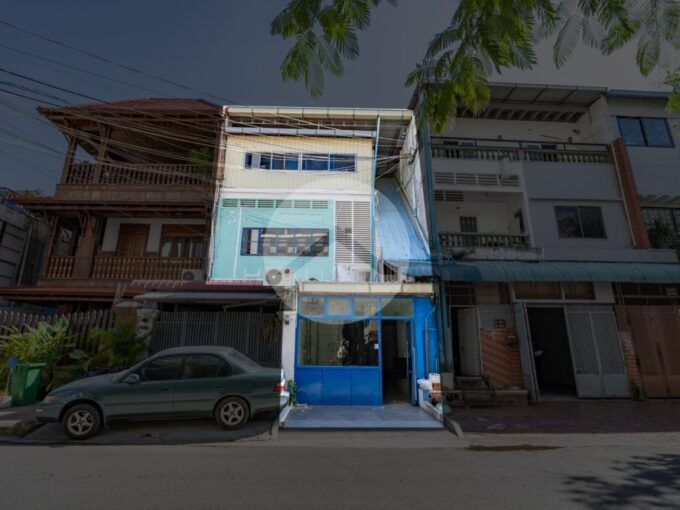 141 Sqm Retail Space For Rent - BKK1