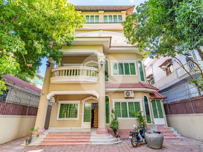 14 Bedroom Commercial Villa For Rent - Boeung Kak 1