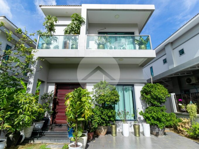 3 Bedroom Villa For Rent - Kandaek