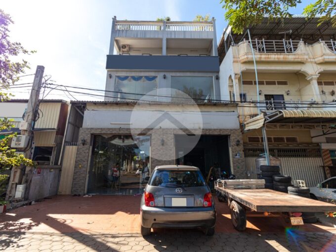 4 Bedroom Commercial Shophouse For Sale -  National Road 6