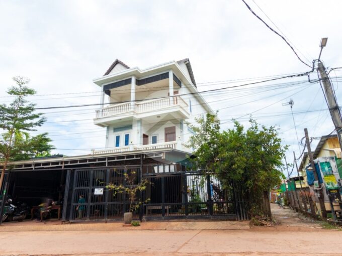 8 Bedroom House For Sale - Svay Dangkum