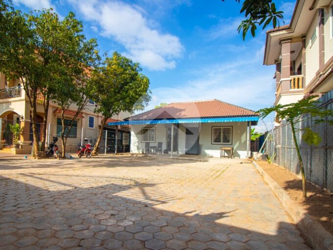 2 Bedroom House For Rent in Svay Dangkum