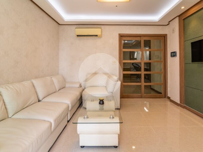 9th Floor 1 Bedroom Condo For Sale - De Castle Royal