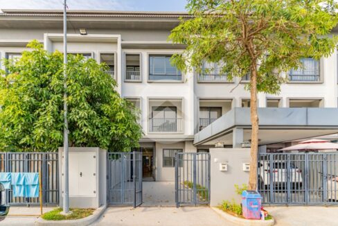 4 Bedroom Link Villa For Rent - Chak Angrae Kraom
