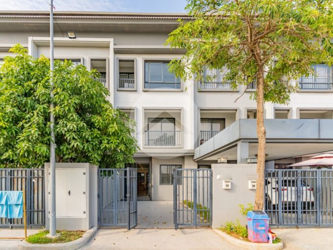4 Bedroom Link Villa For Rent - Chak Angrae Kraom