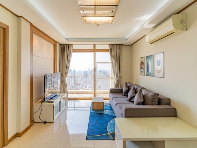 1 Bedroom Condo For Rent - De Castle Royal