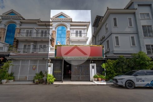 4 Bedroom Twin Villa  For Rent - Chrang Chamres 1