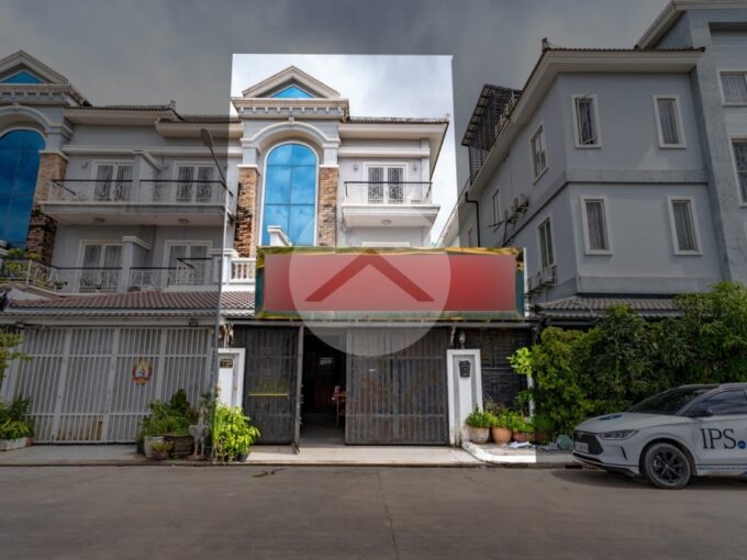 4 Bedroom Twin Villa  For Rent - Chrang Chamres 1
