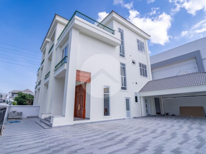 6 Bedroom Villa For Rent - Chak Angrae Kraom