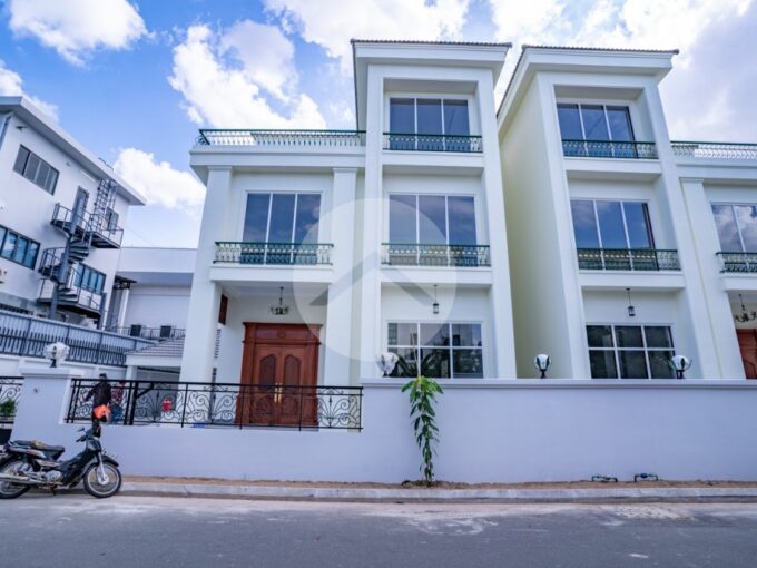 6 Bedroom Villa For Rent - Chak Angrae Kraom