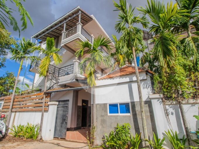 18 Bedroom Guesthouse For Rent - Chreav