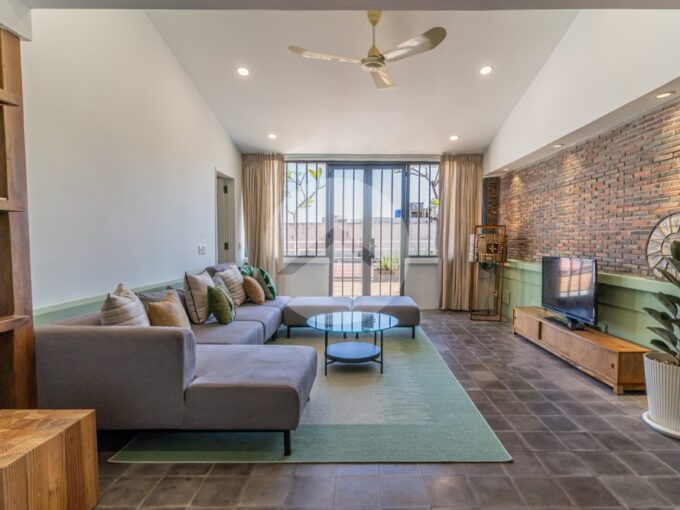 Renovated 3 Bedroom Apartment For Rent - Psar Chas