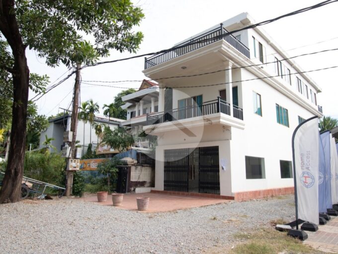 5 Bedroom Shophouse For Rent - Slor Kram