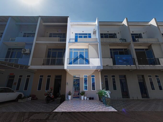 3 Bedroom Flat For Rent - Slor Kram