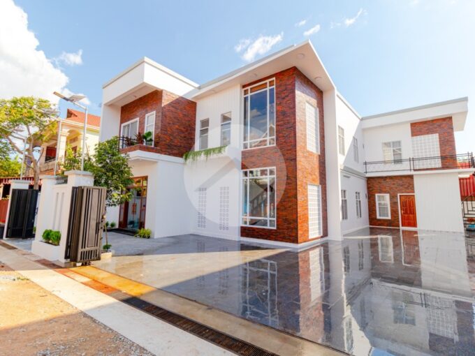 15 Bedroom Guesthouse Commercial Villa For Rent- Kouk Chak