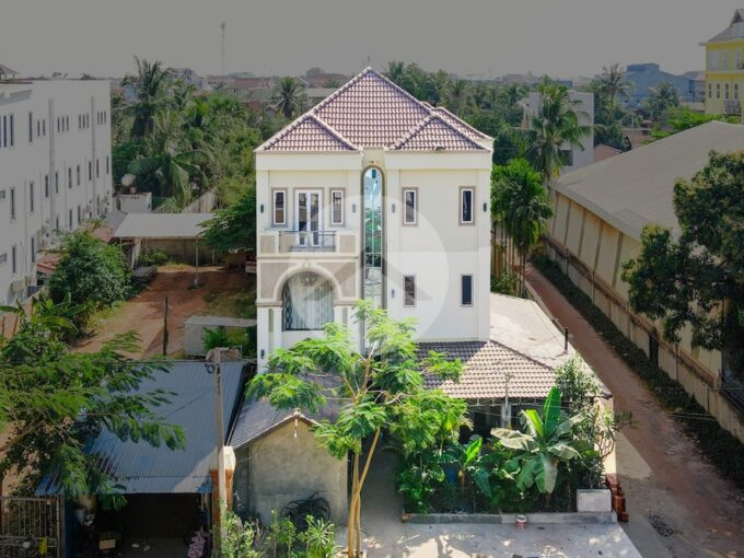 20 Bedroom Hotel For Sale - Slor Kram