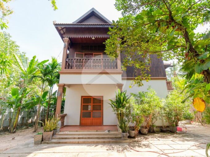 3 Bedroom Wooden House For Rent - Sala Kamreuk