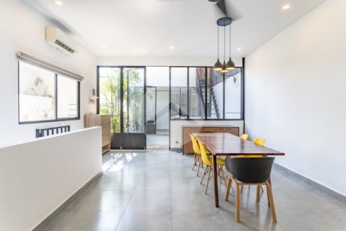 Renovated 3 Bedroom Apartment For Rent - Beoung Raing