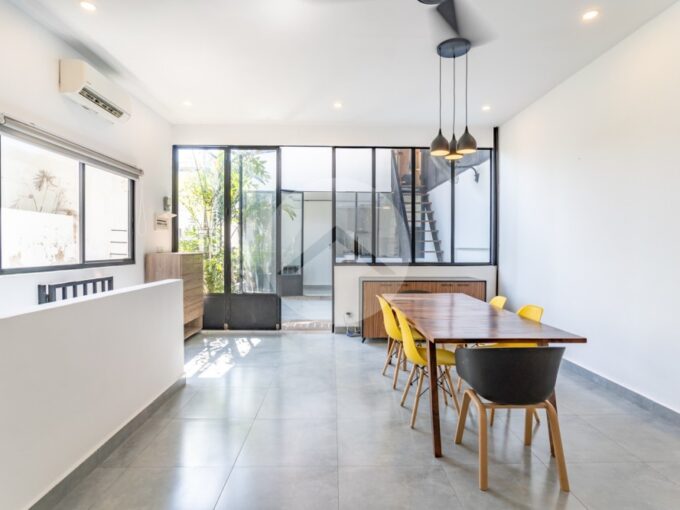 Renovated 3 Bedroom Apartment For Rent - Beoung Raing