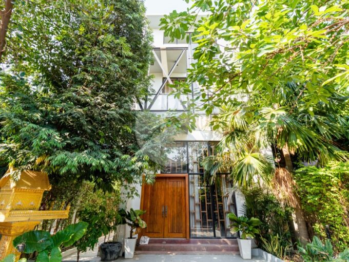 5 Bedroom Villa For Rent - Sala Kamreuk