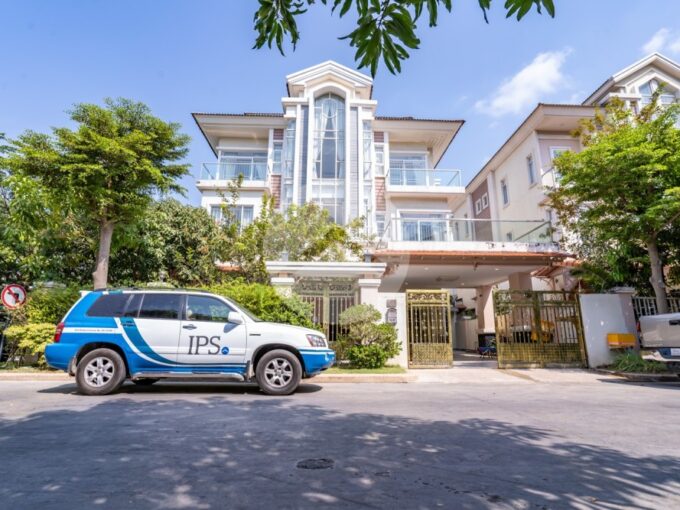 7 Bedroom Villa For Rent - Chip Mong