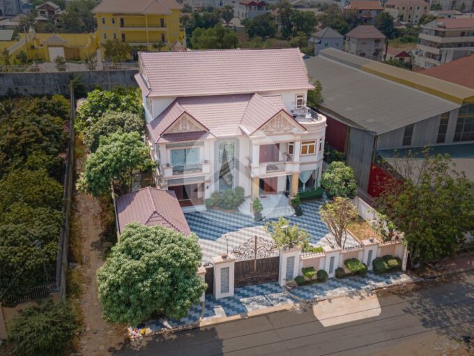 6 Bedroom Villa For Sale - Phnom Penh Thmey