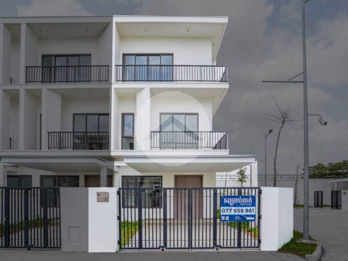 3 Bedroom Corner Linked Villa For Sale - Borey Chankiri