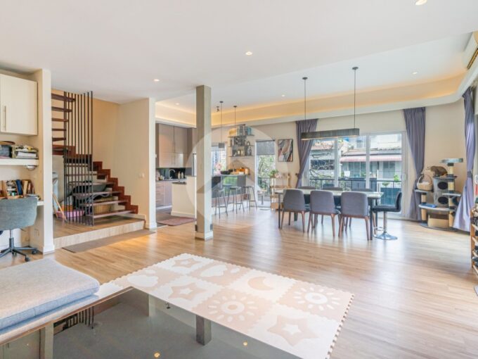 Renovated 2 Bedroom Apartment For Sale - BKK1