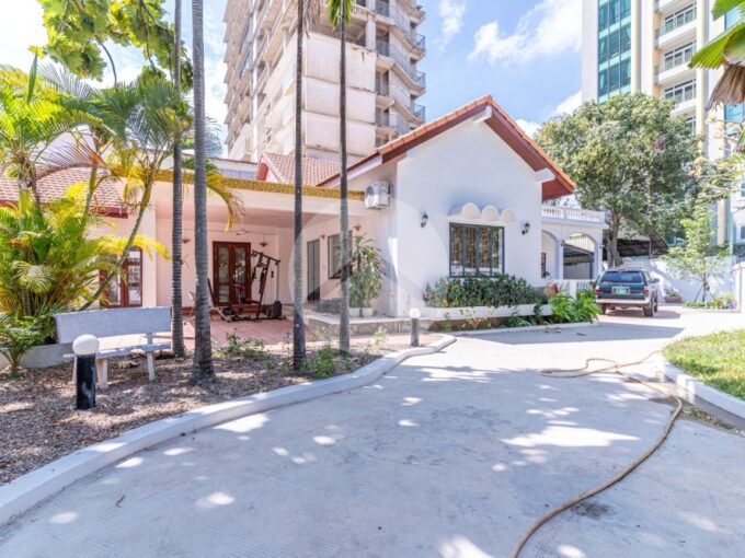 4 Bedroom Villa For Rent - BKK1