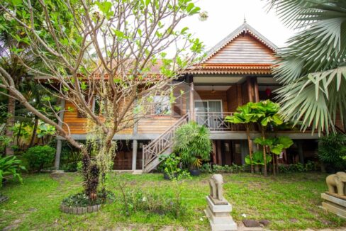2 Bedroom Wooden House For Rent - Svay Dangkum