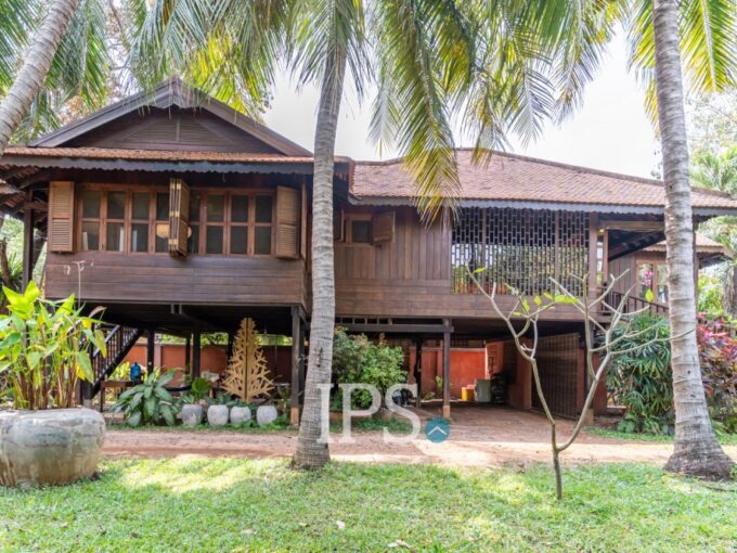2 Bedroom Wooden Villa For Rent -  Preaek Lieb