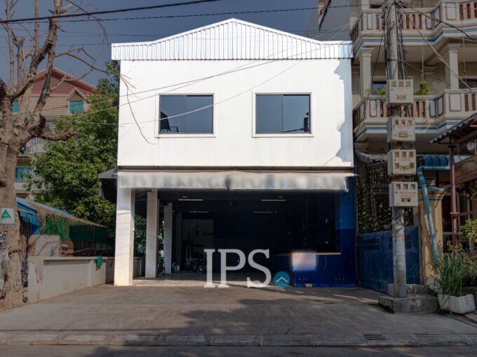 300 Sqm Commercial Space For Rent - Sala Kamreuk