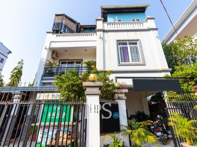 13 Bedroom Guesthouse For Rent - Svay Dangkum
