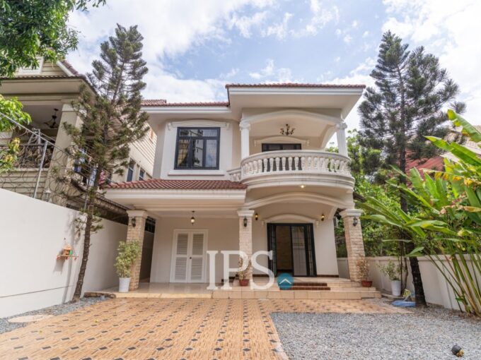 6 Bedroom Villa For Sale - Boeng KaK 2