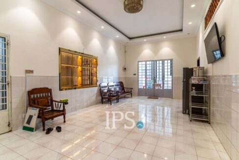 Renovated 2 Bedroom Apartment For Rent - BKK1