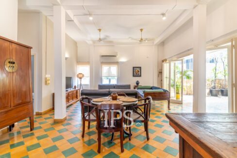 Renovated 3 Bedroom Duplex Apartment For Rent - Chey Chumneah