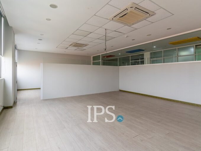 147 Sqm Office Space For Rent - Tumnup Teuk