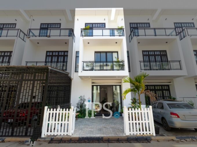 3 Bedroom Flat For Rent - Sala Kamreuk
