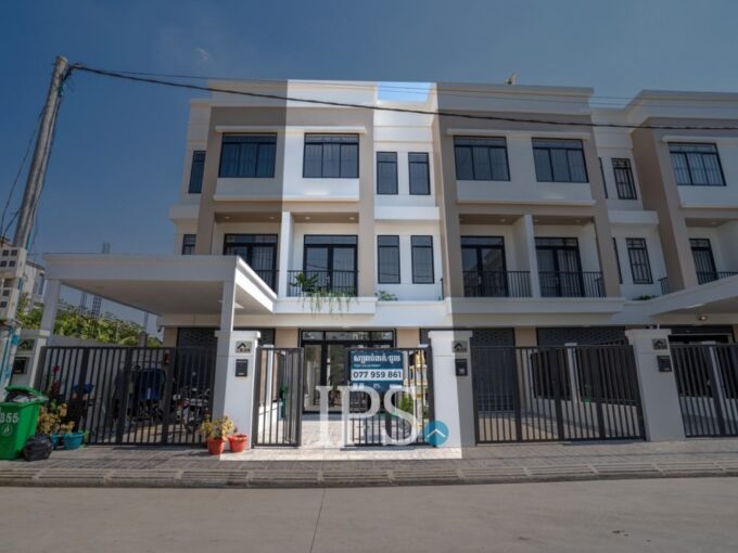 4 Bedroom Shophouse For Sale - Dangkao