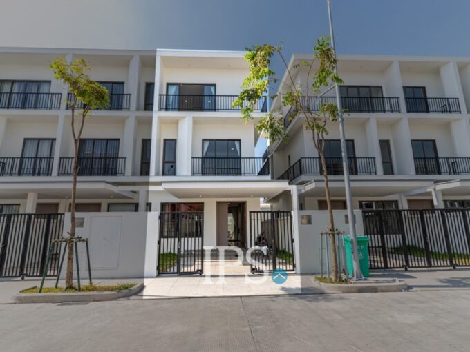 3 Bedroom Villa Kon Kat Laor For Rent - Borey Chankiri